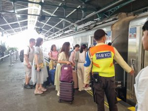 Kereta Api kian diminati untuk perjalanan jarak jauh.