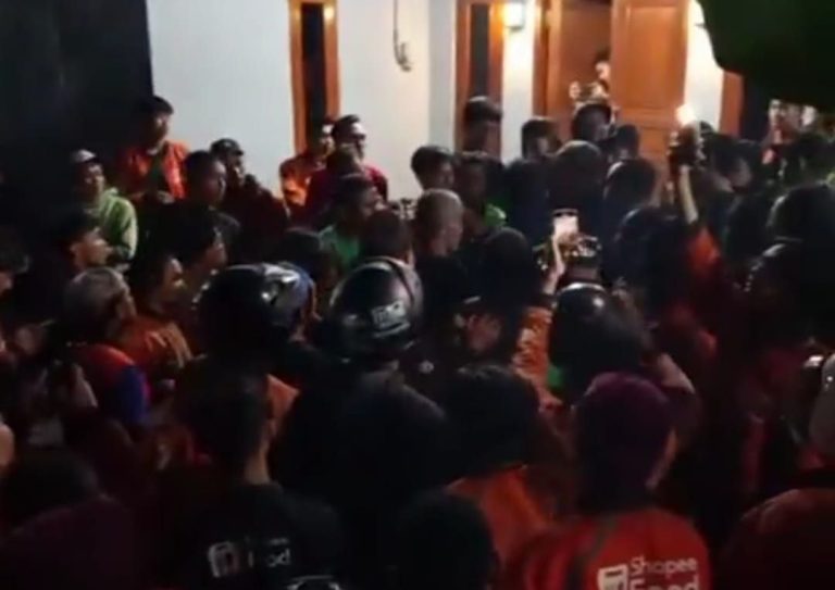 Ratusan Driver Ojek Online